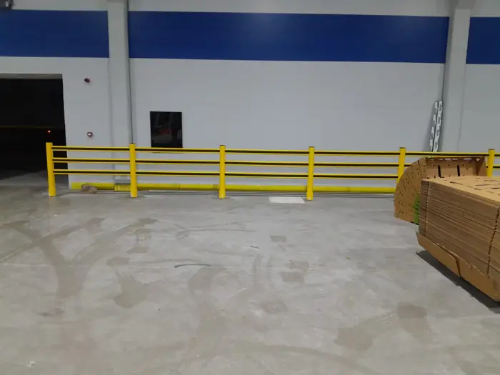 Barrière piétonne 3R séparant une zone de circulation d’engins