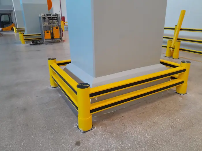 Barrière 2R ceinturant un poteau structurel